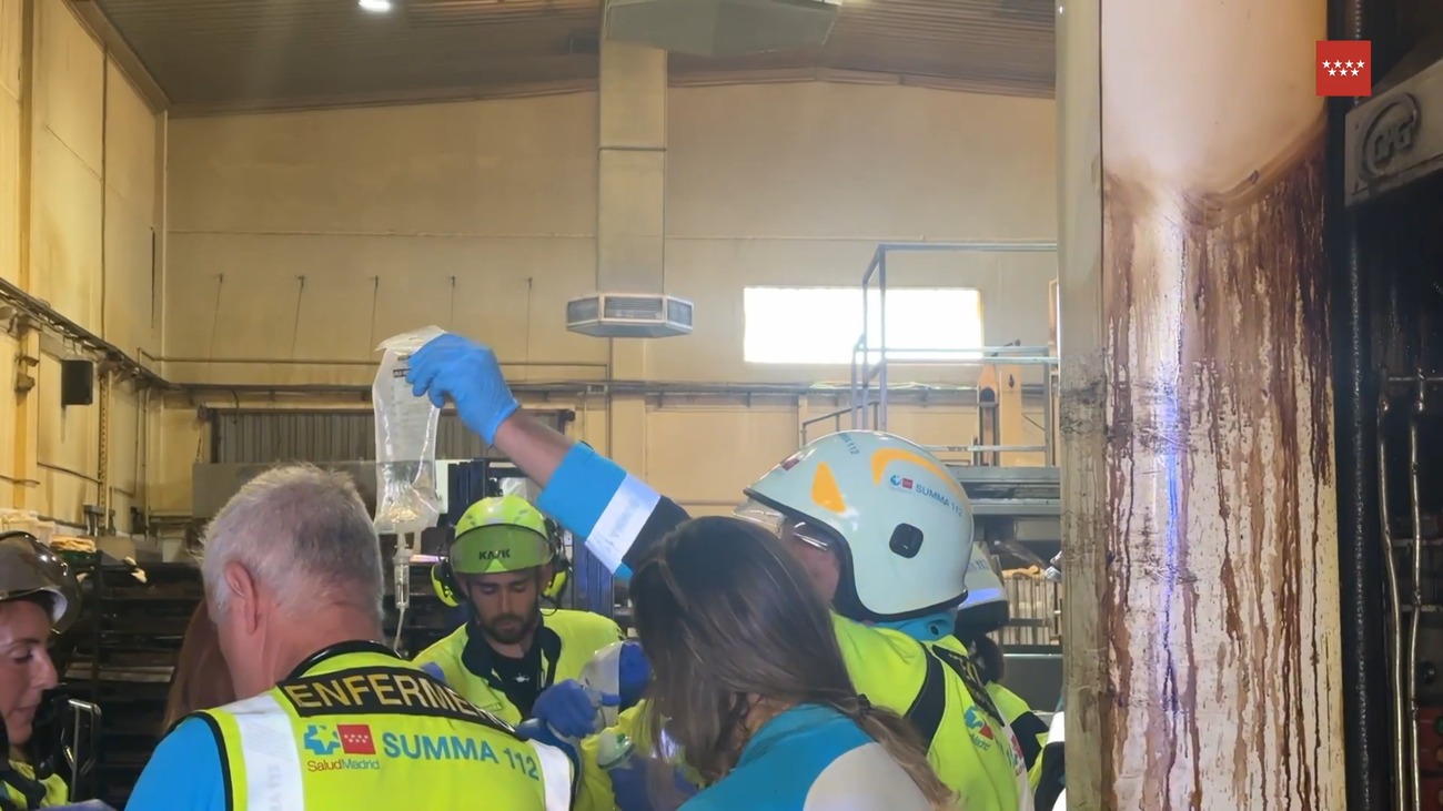 Herido grave un trabajador tras caer desde cuatro metros de altura en una nave de Humanes