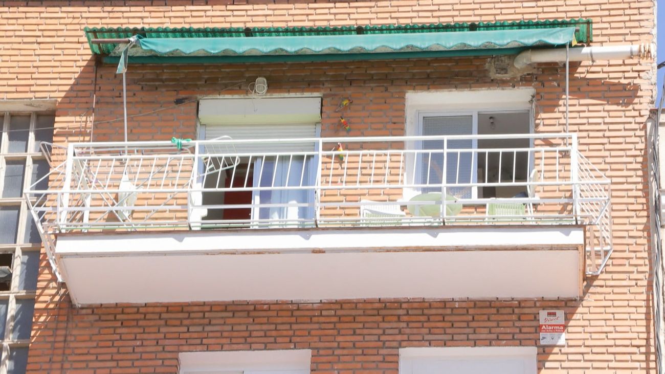 Los vecinos de Usera denuncian un posible piso patera en la calle Dolores Barranco