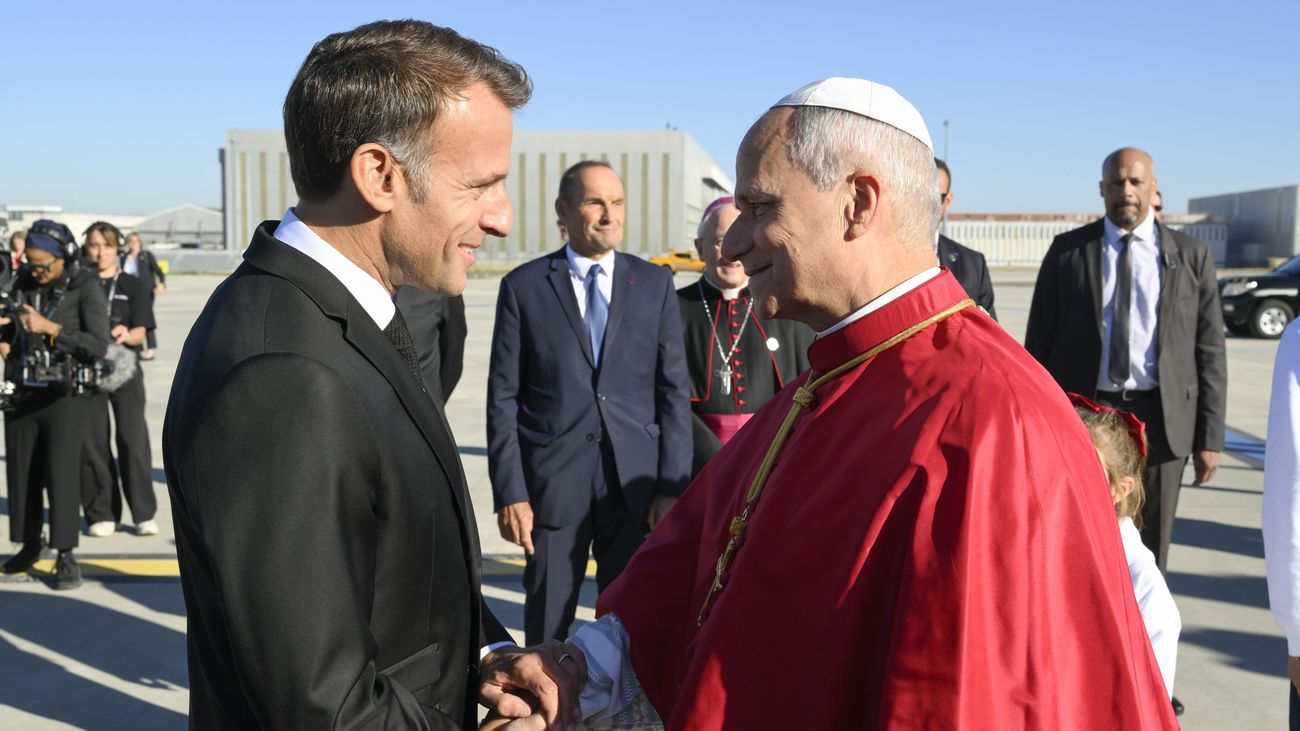 Todas las campanas de París repican para recibir a León XIV que inicia una visita de cuatro días a Francia