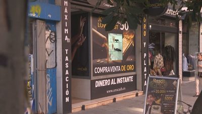 Dos hombres atracan un local de compraventa de oro tras maniatar y encerrar a la empleada