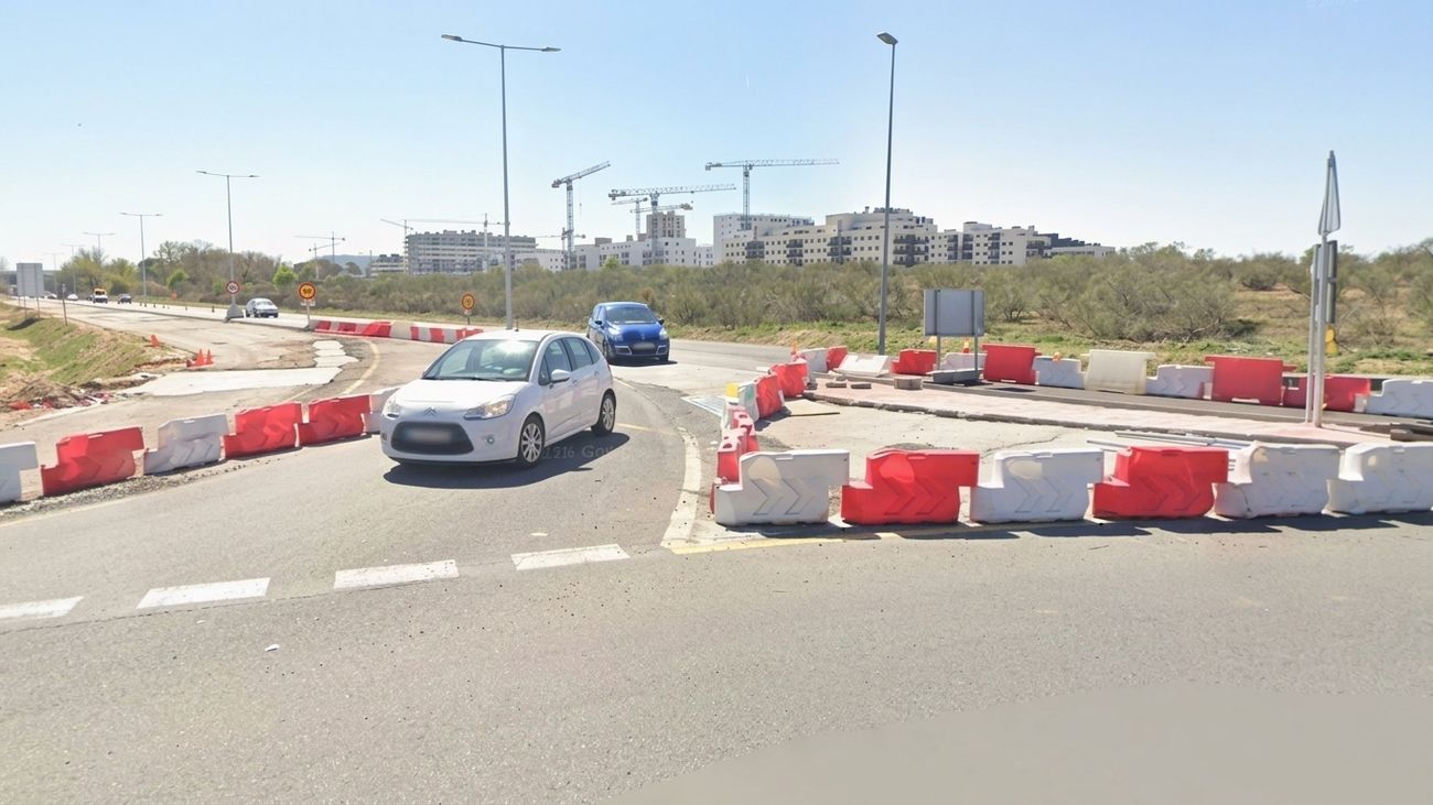 Obras en la rotonda de la M-119 y la avenida Gustavo Adolfo Bécquer de Alcalá de Henares