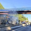 Cuatro heridos leves en un accidente de tráfico en la A-3 con un camión incendiado