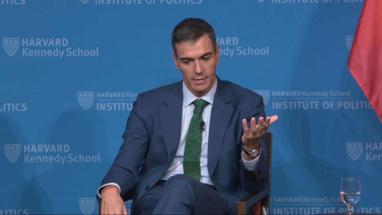 Sánchez contesta a un estudiante de Harvard sobre los casos de su hermano y su mujer: "Eso es política sucia, no corrupción"
