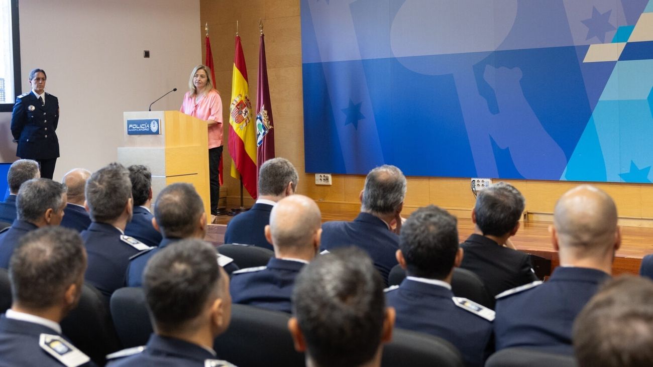 Quince nuevos inspectores de Policía Municipal de Madrid reciben sus despachos tras superar la promoción interna