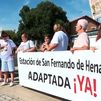 Vecinos de Coslada protestan por el estado de la estación de Cercanías: "Se cae a cachos"