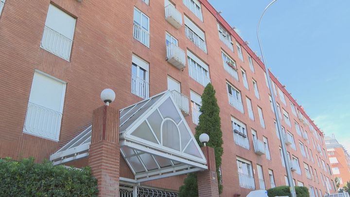 Un falso guardia civil escondía 60 armas en su casa de Arganzuela y destapó su propio arsenal al denunciar un robo