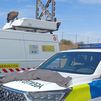 Rescatan un buitre leonado tras posarse en una señal de tráfico en la A-5 en Móstoles