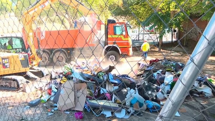 Madrid desmantela un asentamiento chabolista en Villaamil, Tetuán, tras las quejas vecinales por seguridad y ruidos