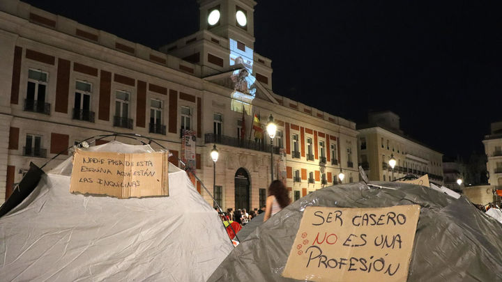 Cientos de personas acampan en Sol por la vivienda: "O cae el rentismo, o cae el Gobierno"