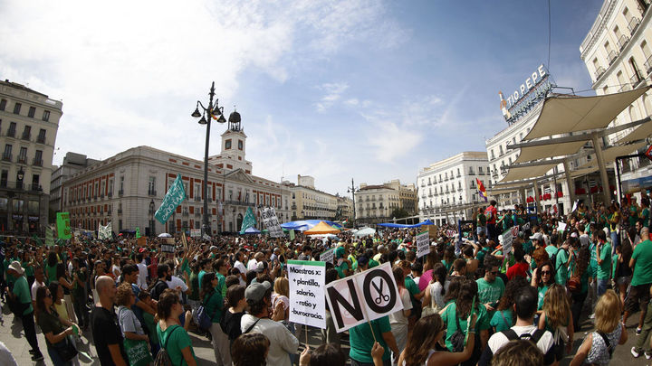 Manifestación en Madrid por la educación pública: Piden menos horas lectivas, menos alumnos por clase y más salario