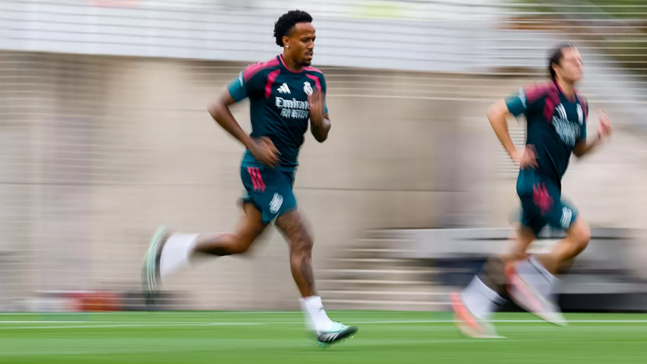 El Real Madrid entrena sin los internacionales, pero con Militao junto al grupo