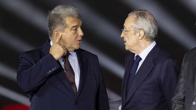 El Barça lleva a Florentino a los juzgados por una demanda de calumnias por el 'caso Negreira'