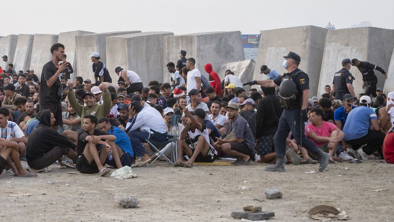 Ceuta denuncia que los inmigrantes vuelven a levantar chabolas tras los desalojos: "Mover el avispero de un lado a otro"