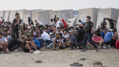 Ceuta denuncia que los inmigrantes vuelven a levantar chabolas tras los desalojos: "Mover el avispero de un lado a otro"