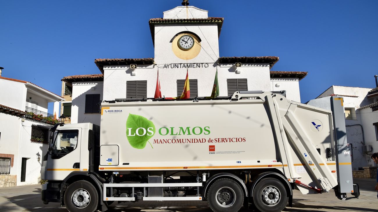 Nuevo camión para la recogida de basura en la Mancomunidad 'Los Olmos'
