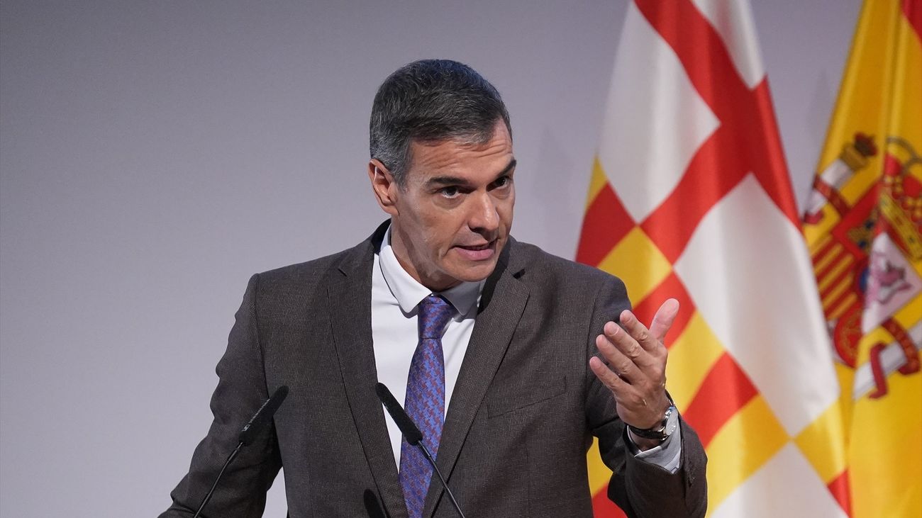 Sánchez reclama en Barcelona primar el uso residencial de las viviendas frente al turístico