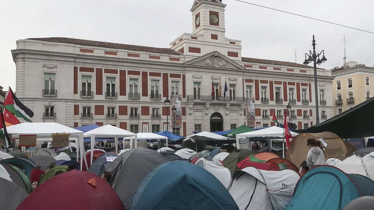 Acampada en la Puerta del Sol en protesta por la situación de la vivienda