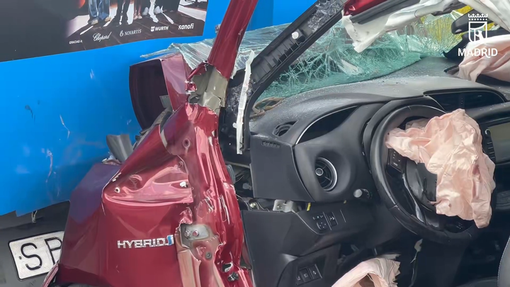 Choque entre coche y autobús en la A-2.
