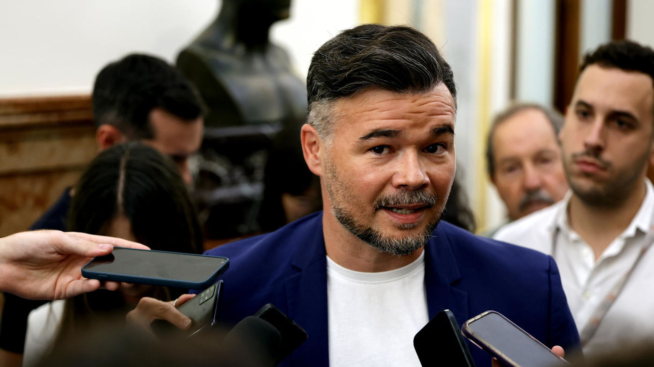 El portavoz parlamentario de ERC, Garbiel Rufián, asiste a la sesión plenaria celebrada en el Congreso de los Diputados