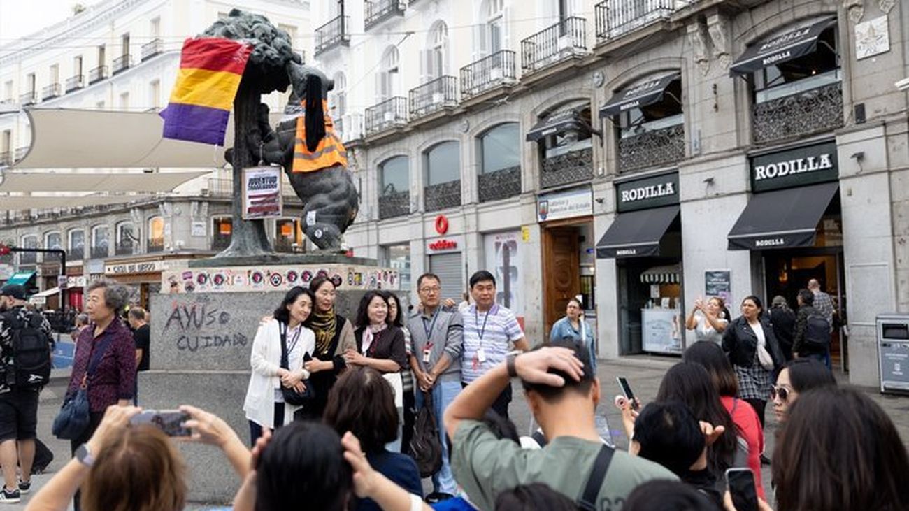 Vandalizan la escultura del el Oso y el Madroño