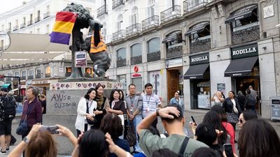 Vandalizan la escultura del El Oso y el Madroño en la Puerta del Sol