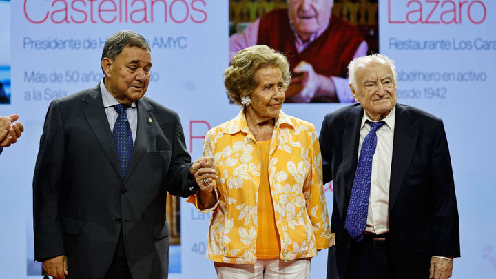Mariano Castellanos (presidente honorífico de AMYCE); Rocío Gandarias (La Cococha Catering); y Amadeo Lázaro (Los Caracoles), premios LITO de honor / HOSTELERÍA MADRID