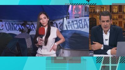 La acampada en la Puerta del Sol se organiza por turnos y amenaza con prolongarse de forma indefinida