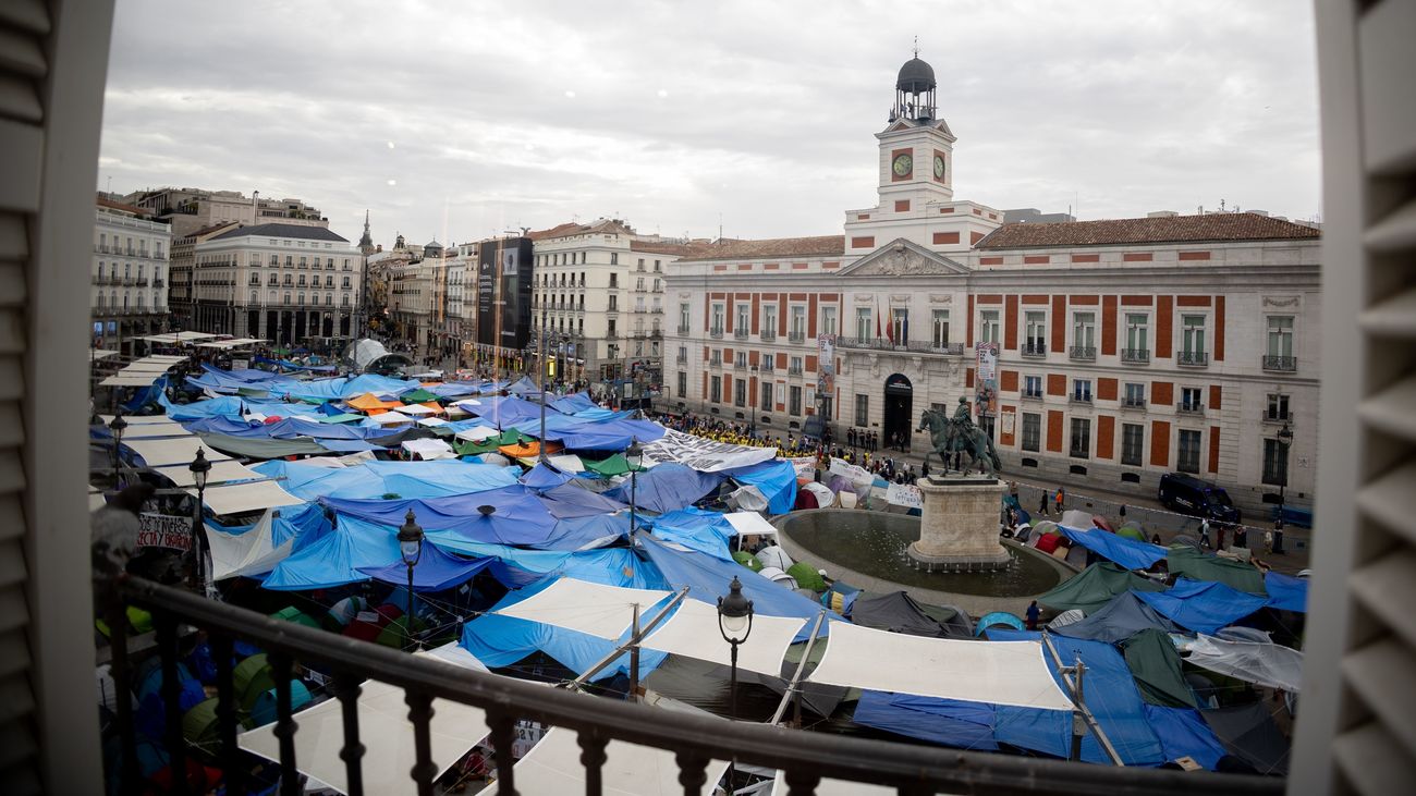 Comerciantes y hoteleros de Sol alertan de cancelaciones, menos clientes y problemas de higiene por la acampada