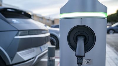 Ya se pueden solicitar las ayudas del Auto+ para comprar vehículos eléctricos: cómo pedirlas, plazos y requisitos