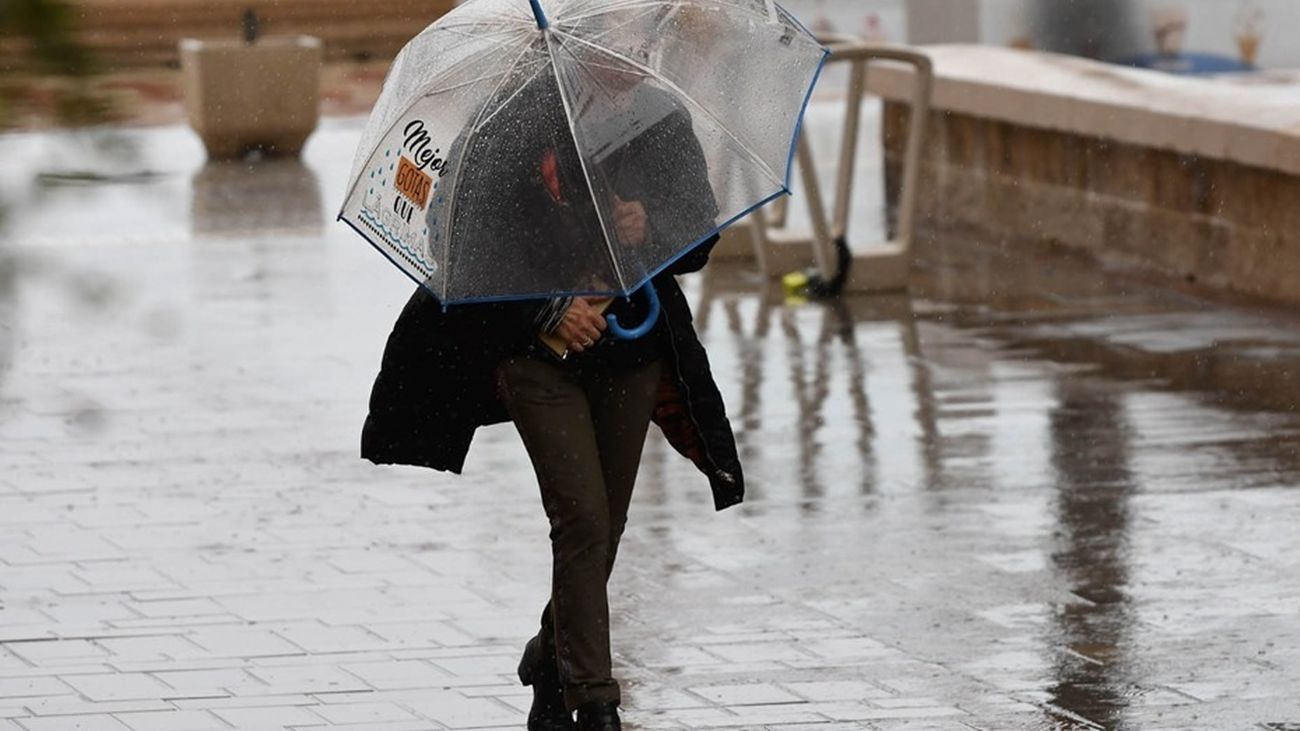 Bajada de temperaturas, nubes y lluvias débiles este jueves en Madrid