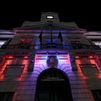 La bandera de Ceuta ilumina la Real Casa de Correos en la Puerta del Sol