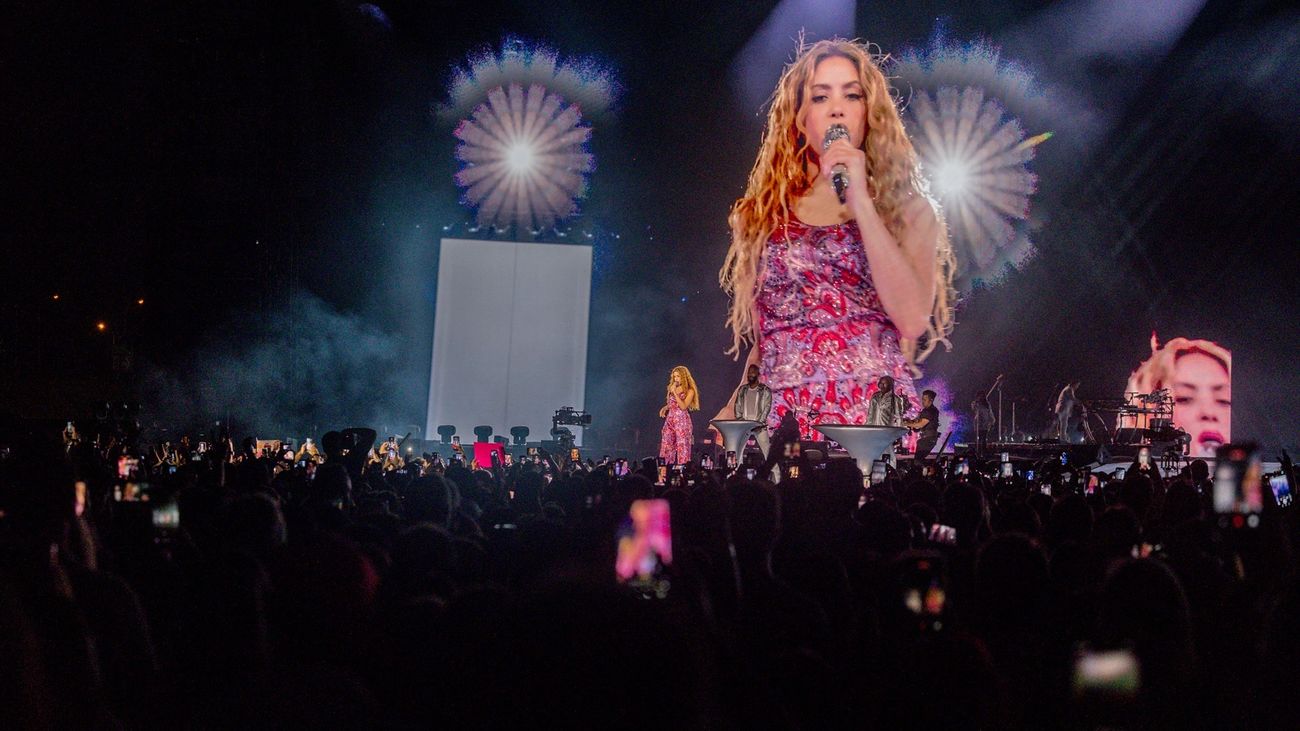 La cantante Shakira actúa durante el primer concierto de su residencia en España, en el Estadio Shakira en el recinto Iberdrola Music