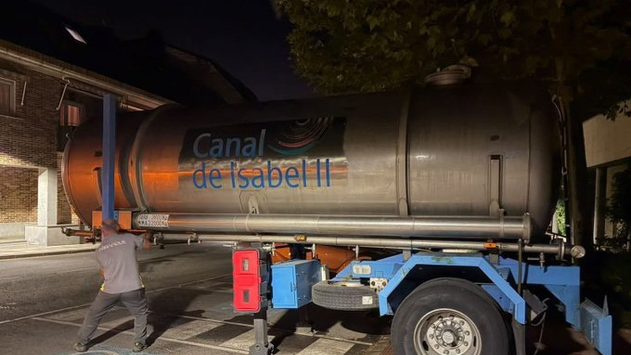 Camión cisterna del Canal de Isabel II en Soto del Real