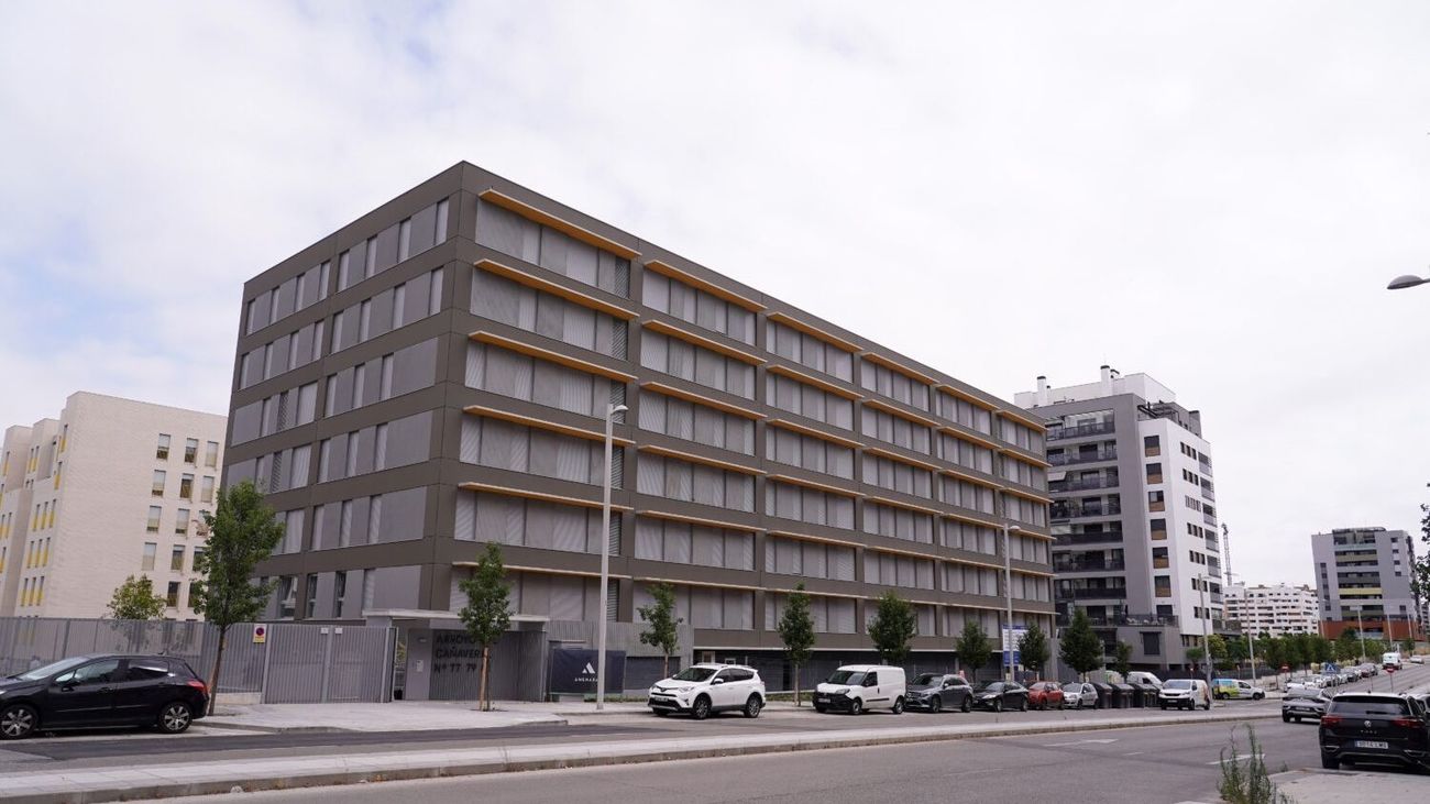 Almeida entrega las llaves de la vivienda asequible número 5.000 desde que es alcalde