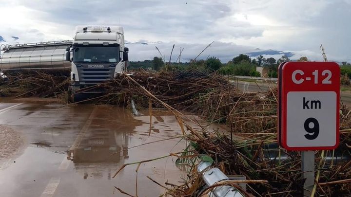 Las lluvias torrenciales obligan a cortar carreteras y líneas ferroviarias en Tarragona