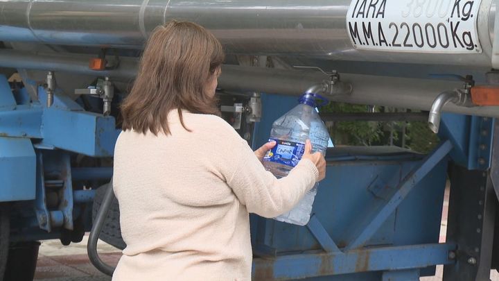 Descartan la presencia de toxinas en el agua potable de Soto del Real pero siguen recomendando evitar su consumo