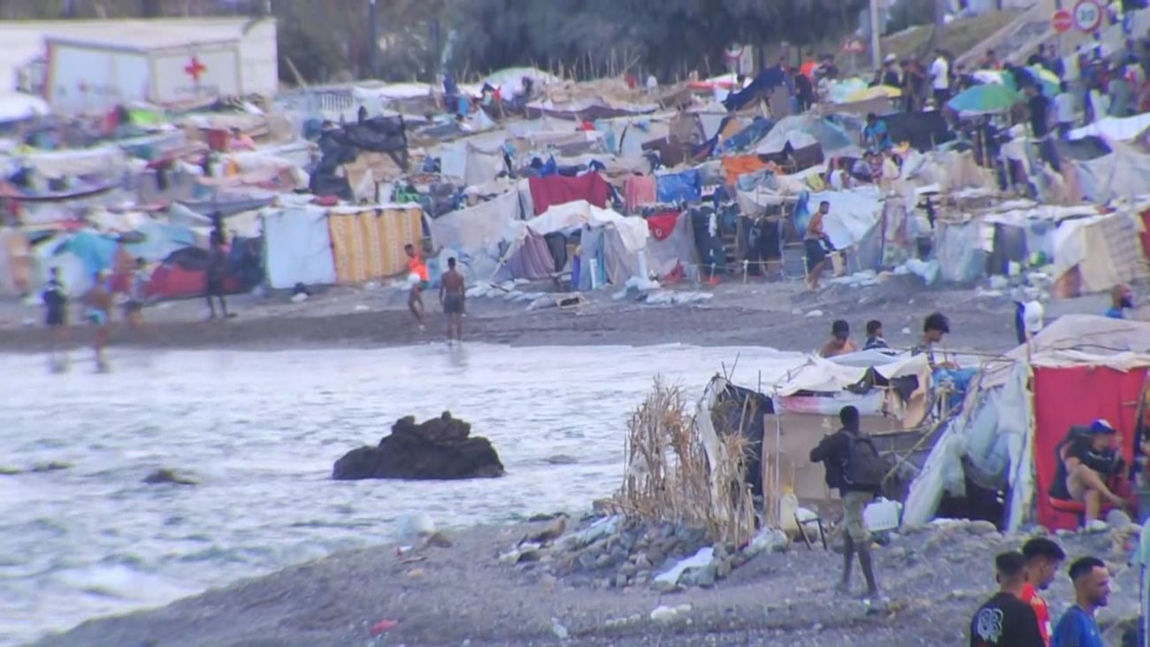 Alerta sanitaria por contaminación fecal en las aguas de la playa del Trampolín en Ceuta
