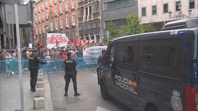 Los acampados de Sol trasladan su protesta al Congreso: “¿Dónde está el Gobierno progresista?”