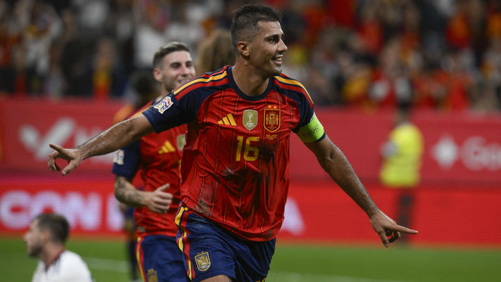 3-1. España gana a la República Checa en su versión más gris