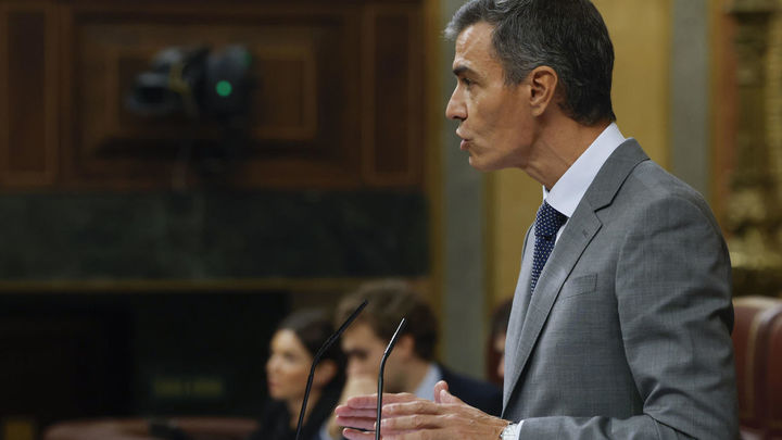 Sánchez sigue recluido en la Moncloa reflexionando  sobre si convoca elecciones