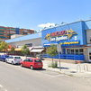 Los vecinos de Las Águilas se manifiestan  para reclamar una estación de Metro para su barrio