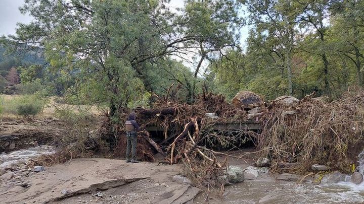 Varios árboles caídos por el temporal cerca de la Cascada del Purgatorio