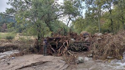 Las fuertes lluvias dejan intransitable el puente de la Cascada del Purgatorio y la pista del Hueco de San Blas