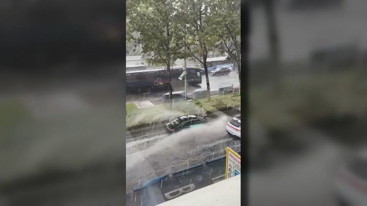 La lluvia provoca balsas de agua en La Castellana