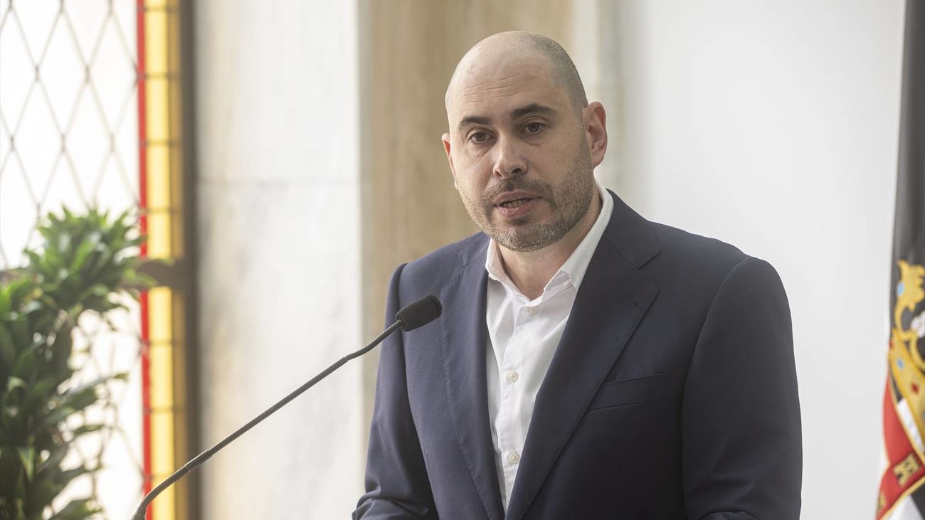 La jueza abre diligencias contra el exdelegado del Gobierno en Ceuta por la entrada masiva de inmigrantes