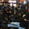 Trece detenidos y 30 mossos heridos por los disturbios tras una manifestación por la vivienda en Barcelona