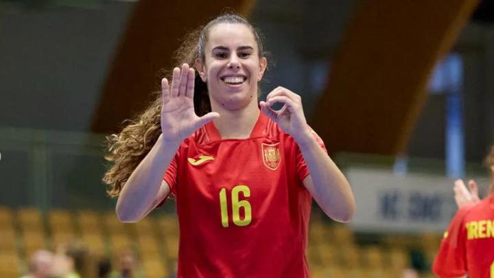 Irene Córdoba alcanza y supera los 50 goles en 75 partidos con España
