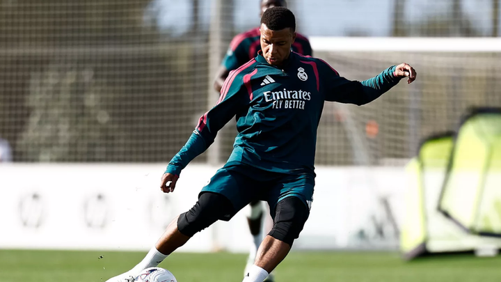 Mbappé se entrena con normalidad tras su lesión con Francia
