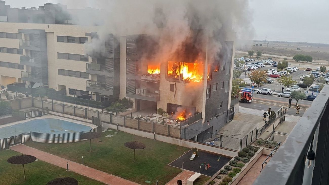 Incendio tras la explosión registrada en un edificio de Valdemoro