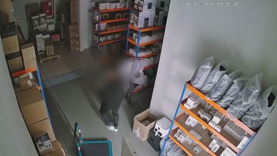 Detenidas tres personas por robar 25 móviles de una tienda de Arroyomolinos